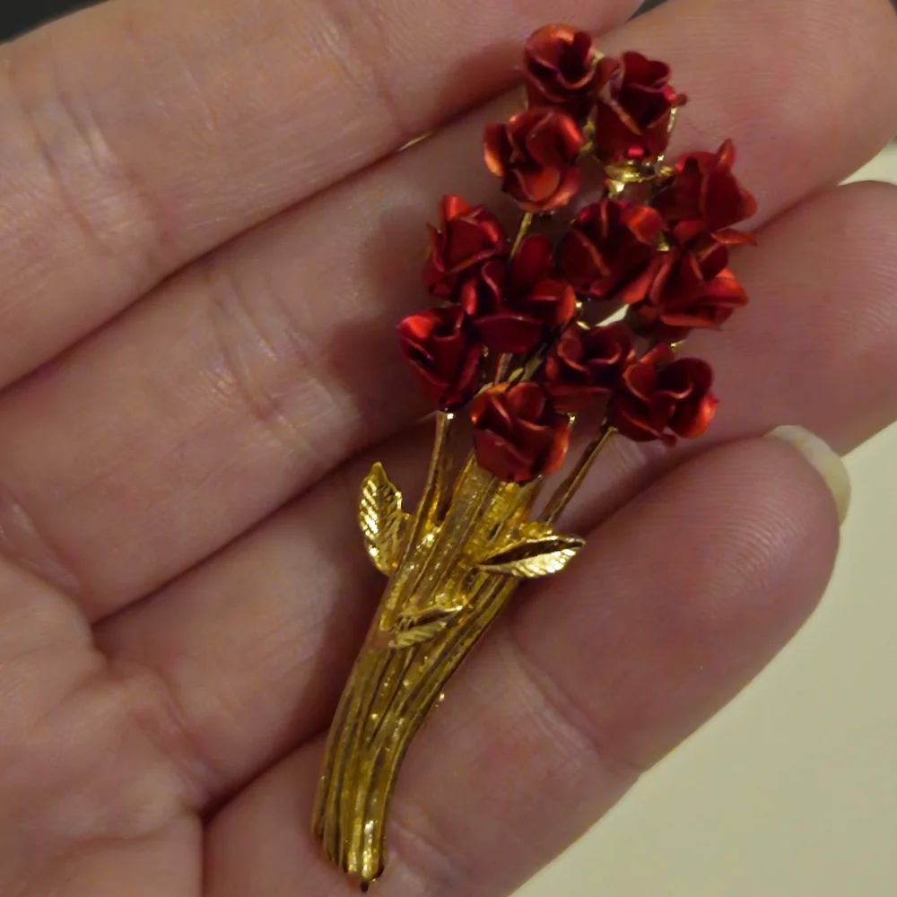Vintage DM 97 Red Rose Bundle Brooch Golden Leaf Floral Brooch